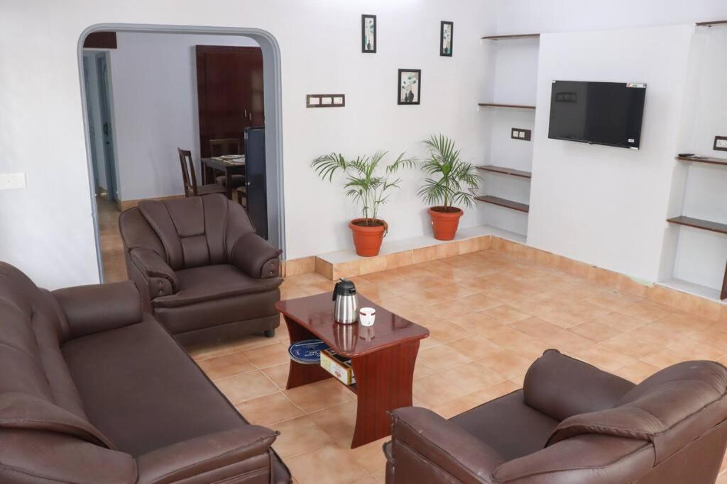 Madura Homestay - Gorgeous Home With 2Bhk 5 Minutes From Nh44 Madurai Bagian luar foto